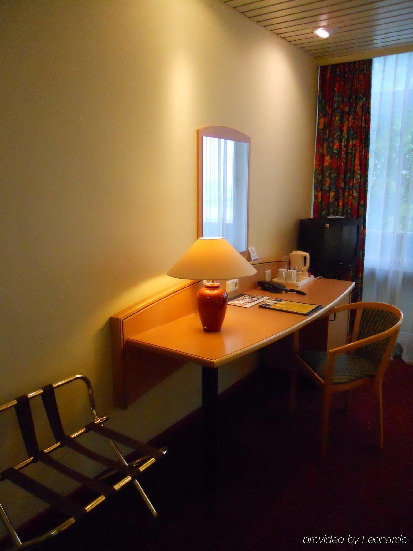 Tulip Inn Maastricht Aachen Airport Стая снимка